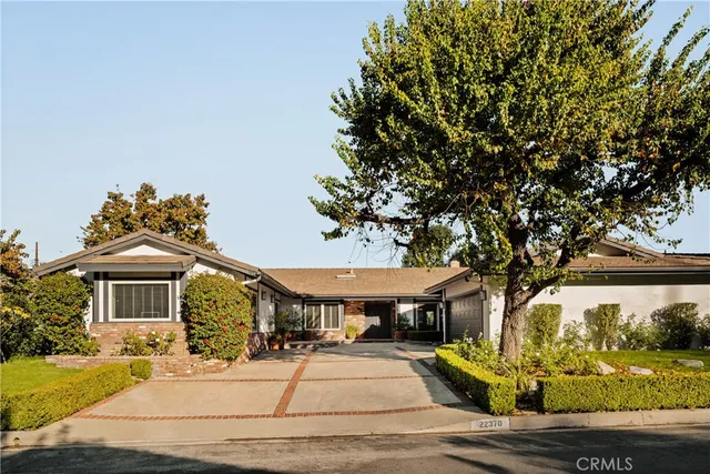 $2,000,000 | 22370 Algunas Road, Woodland Hills, CA 91364
