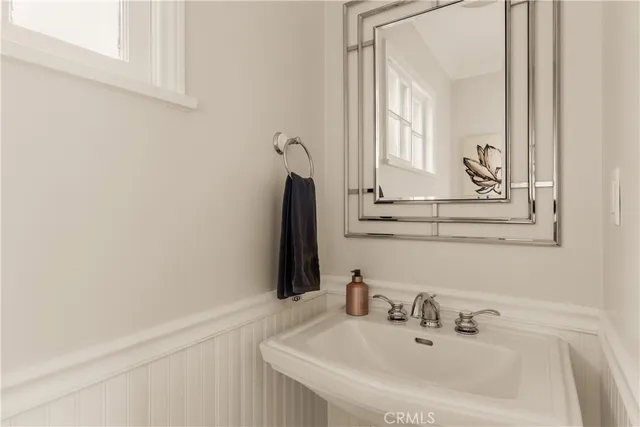 $2,000,000 | 22370 Algunas Road, Woodland Hills, CA 91364