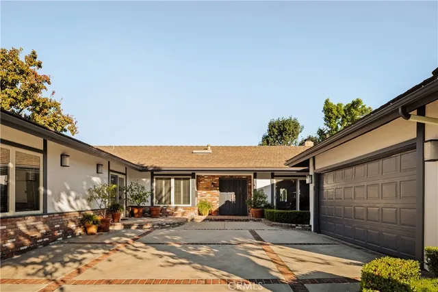 $2,000,000 | 22370 Algunas Road, Woodland Hills, CA 91364