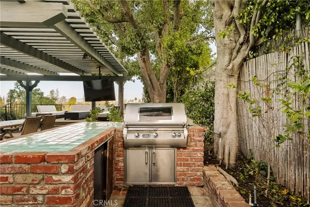 $2,000,000 | 22370 Algunas Road, Woodland Hills, CA 91364