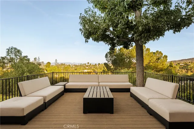 $2,000,000 | 22370 Algunas Road, Woodland Hills, CA 91364