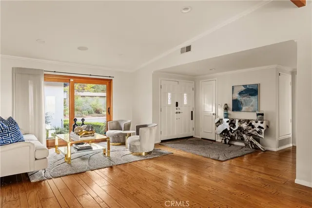 $2,000,000 | 22370 Algunas Road, Woodland Hills, CA 91364