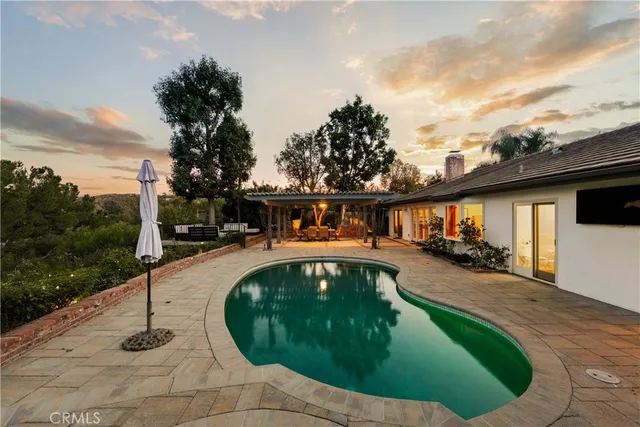 $2,000,000 | 22370 Algunas Road, Woodland Hills, CA 91364