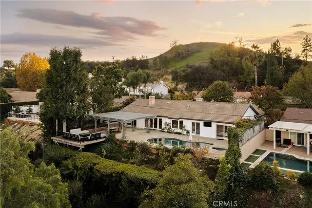 $2,000,000 | 22370 Algunas Road, Woodland Hills, CA 91364