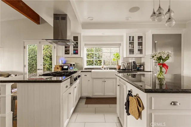 $2,000,000 | 22370 Algunas Road, Woodland Hills, CA 91364