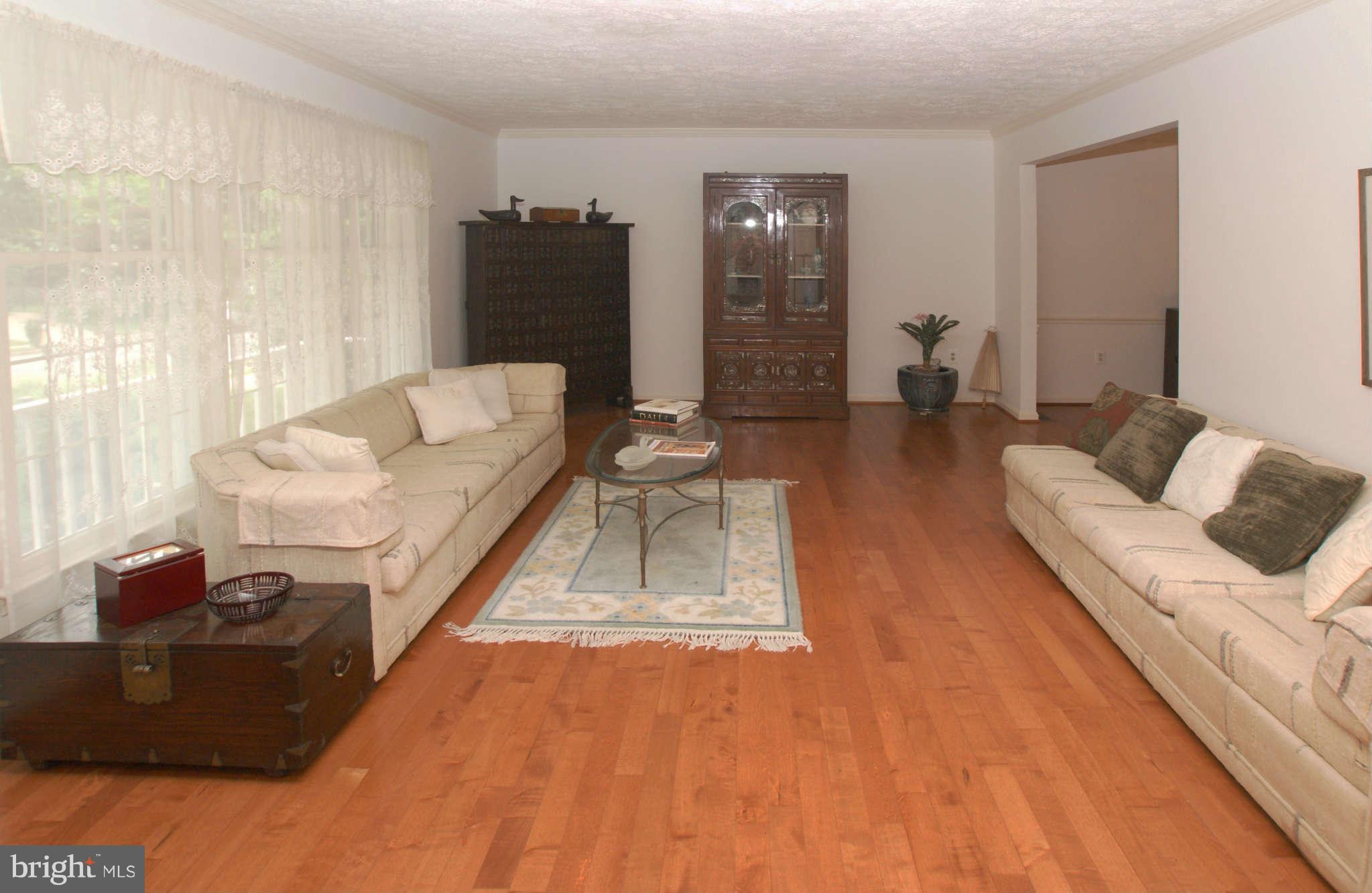 7415 Jenna Road Springfield, VA 22153 - Photo 3 of 30 Living Room with Maple Hardwood Floor