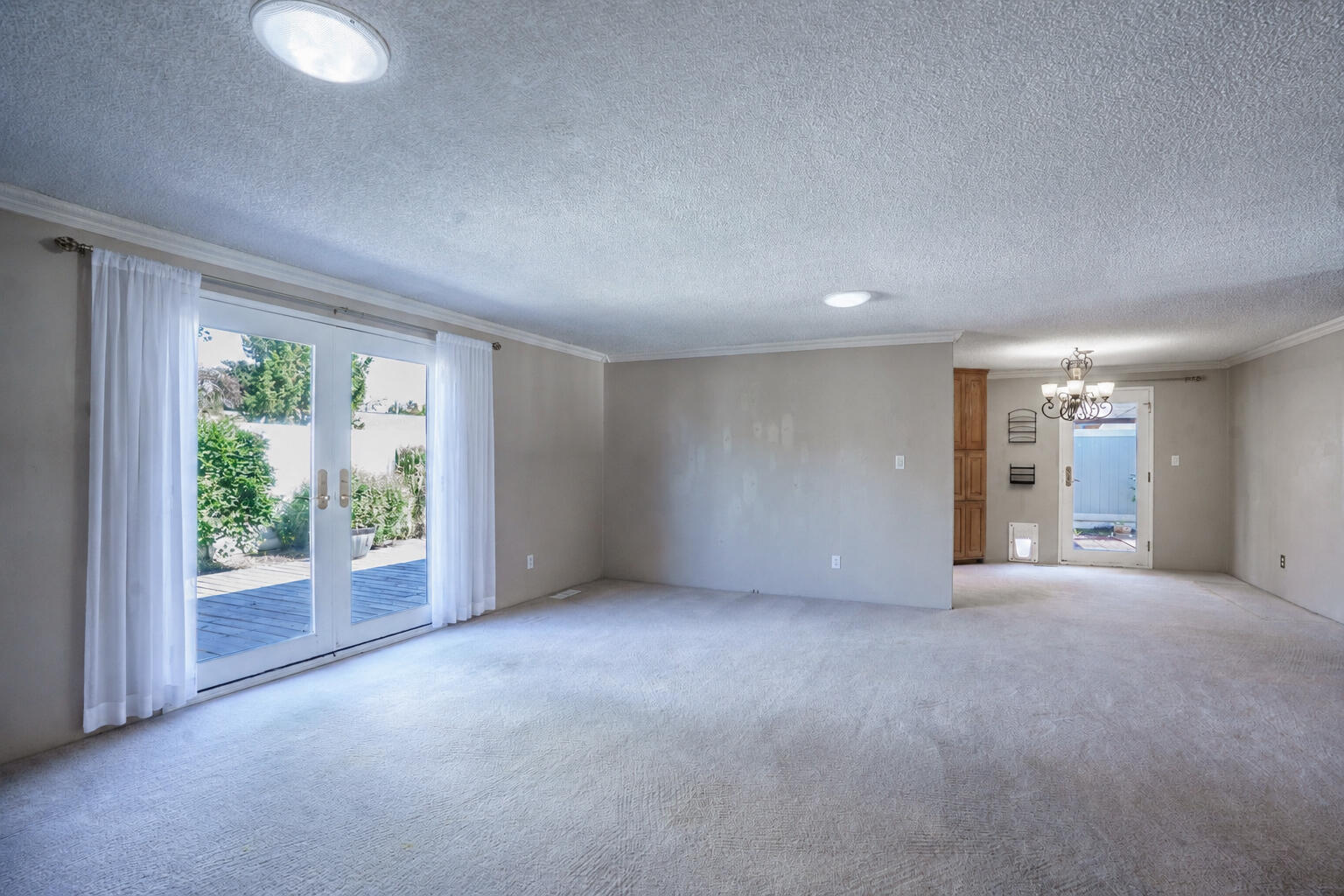 604 Hemlock Avenue Central Point, OR 97502 - Photo 7 of 26 6F51BA01-ECCB-4B4F-81E1-C68D045E86FA