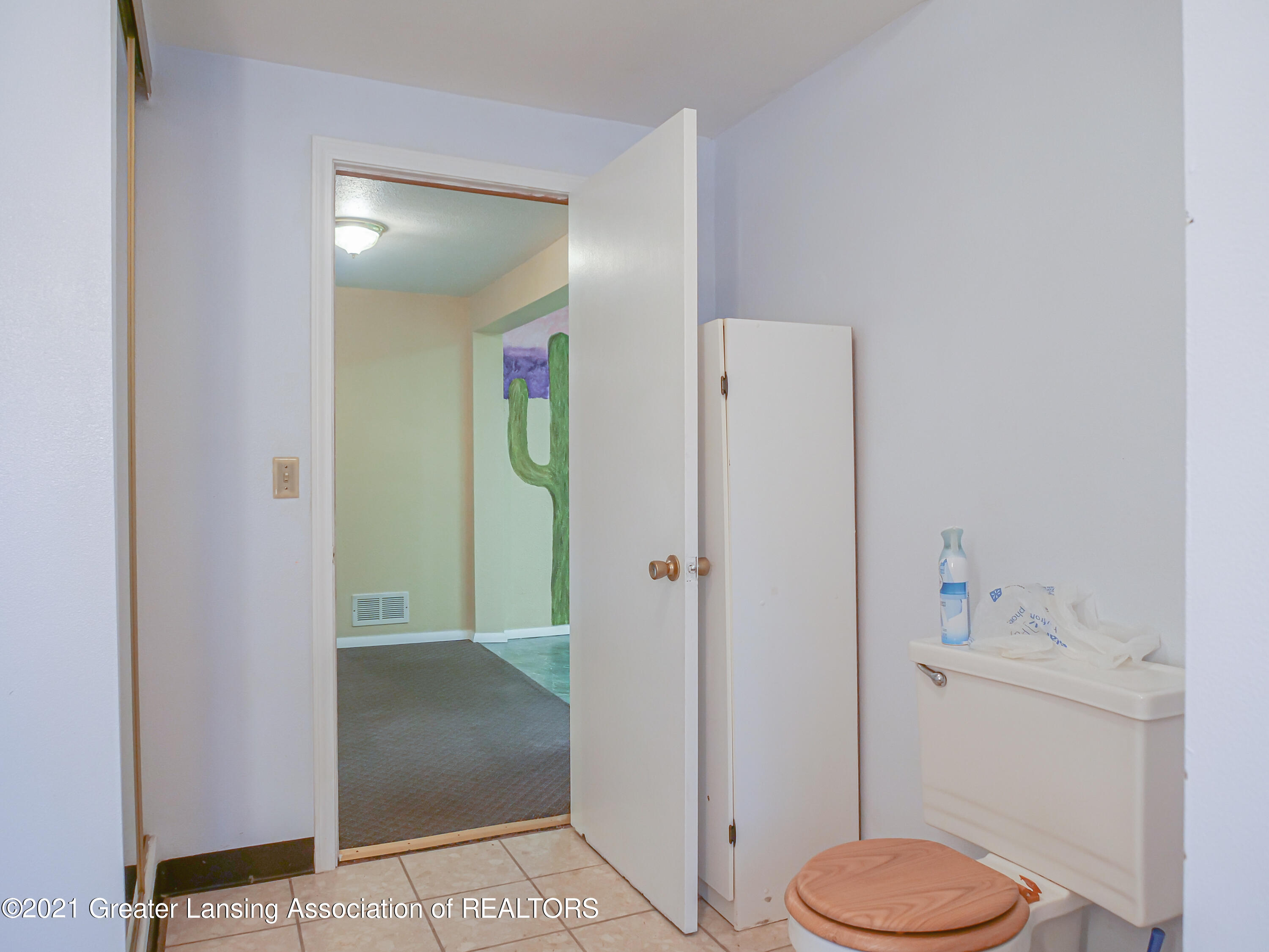 1401 Reo Road Lansing, MI 48910 - Photo 16 of 38 1401_Reo_Rd-18