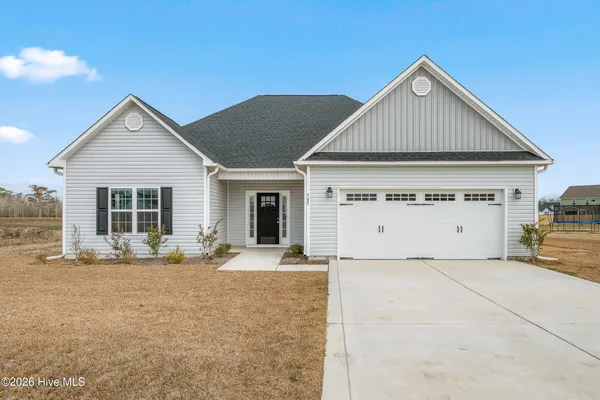 $1,900 | 505 East Black Water Lane, Maysville, NC 28555