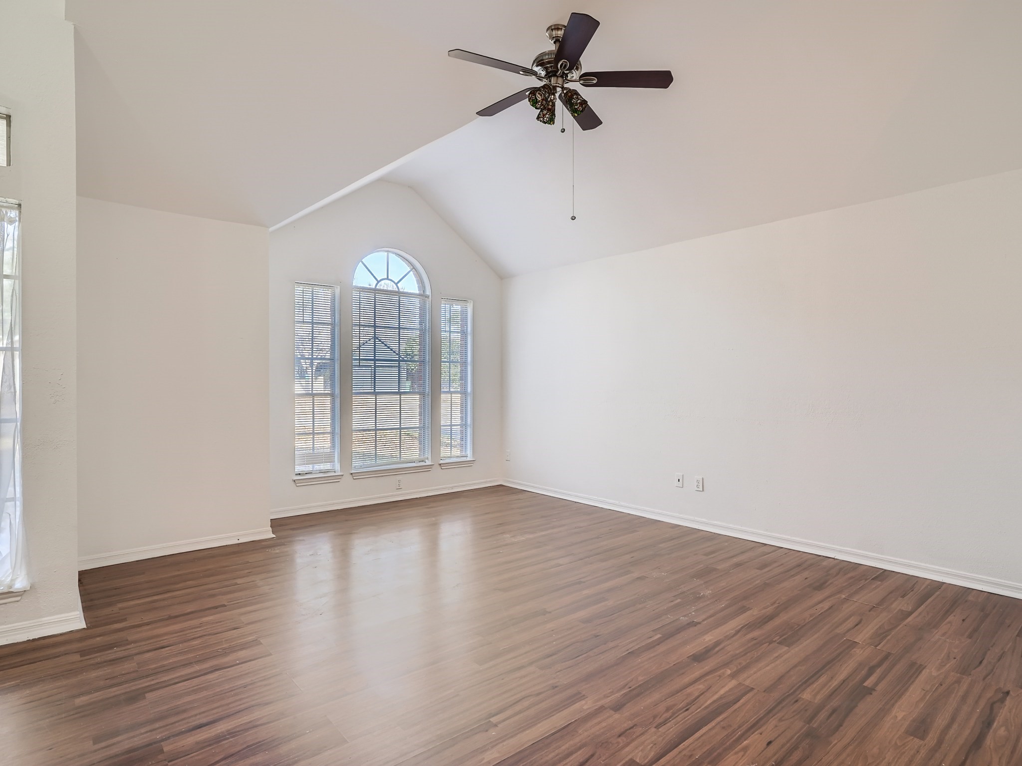 811 Canyon Bend Road Pflugerville, TX 78660 - Photo 2 of 11 a view of an empty room with wooden floor and a window