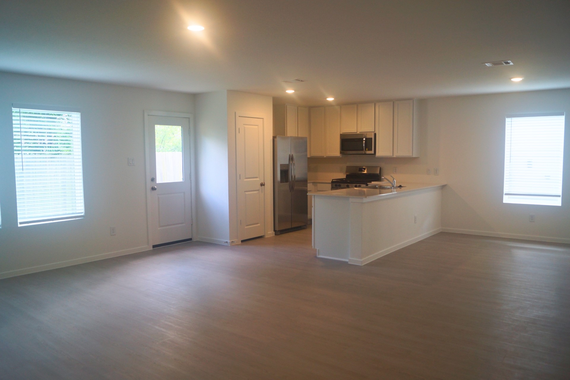 272 Laura Leigh Lane Angleton, TX 77515 - Photo 9 of 15