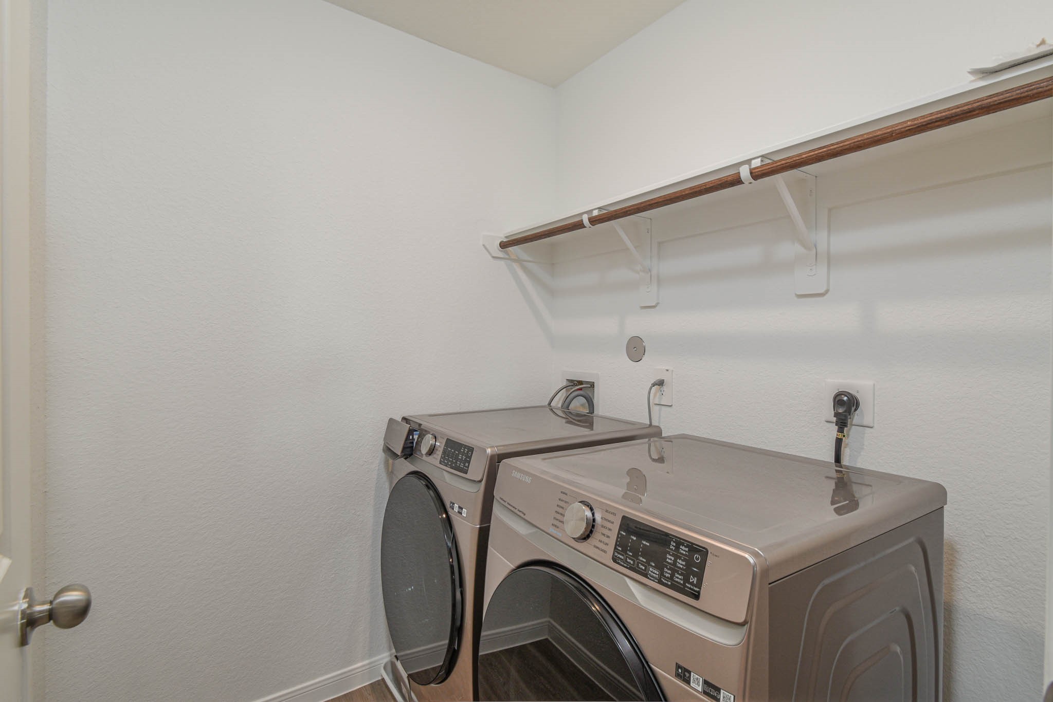 5727 Finely Run Street Spring, TX 77373 - Photo 24 of 26 a utility room with dryer and washer