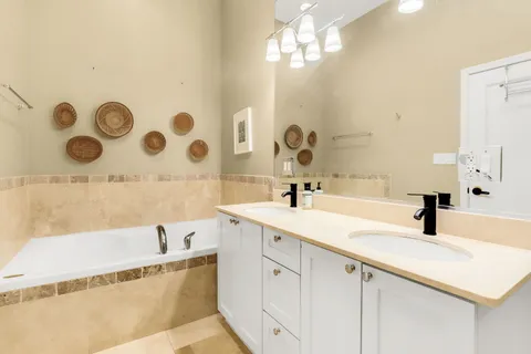 $765,000 | 1555 North Wood Street, Unit 203, Chicago, IL 60622