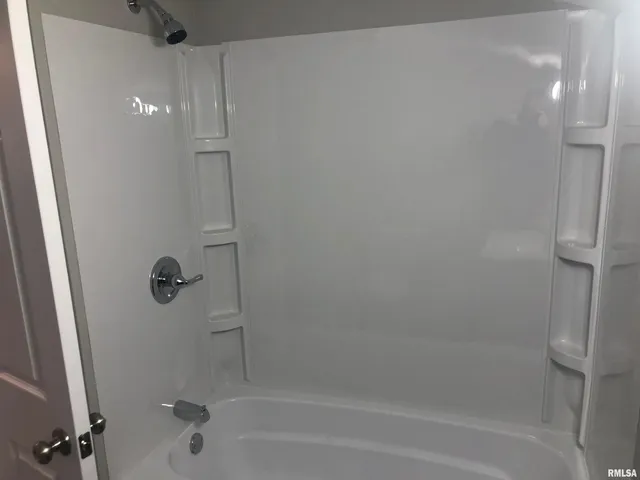 $189,900 | 15045 North River Beach Drive, Chillicothe, IL 61523