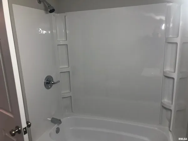 $189,900 | 15045 North River Beach Drive, Chillicothe, IL 61523