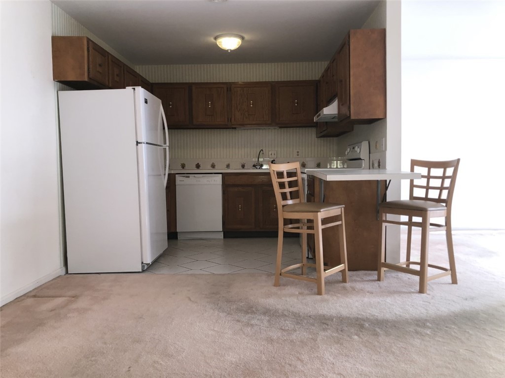 62 Fox Ridge Crescent Warwick, RI 02886 - Photo 7 of 24 Gallery Image 7