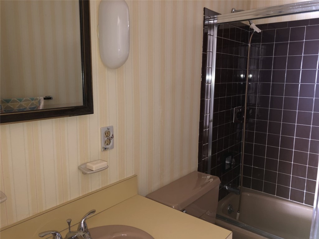62 Fox Ridge Crescent Warwick, RI 02886 - Photo 10 of 24 Gallery Image 10