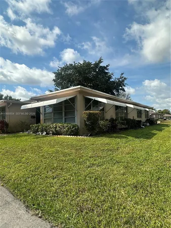 $2,100 | 1252 Club Drive West, Unit D, Delray Beach, FL 33445
