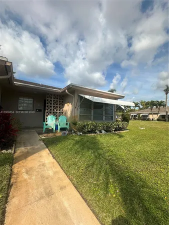 $2,100 | 1252 Club Drive West, Unit D, Delray Beach, FL 33445