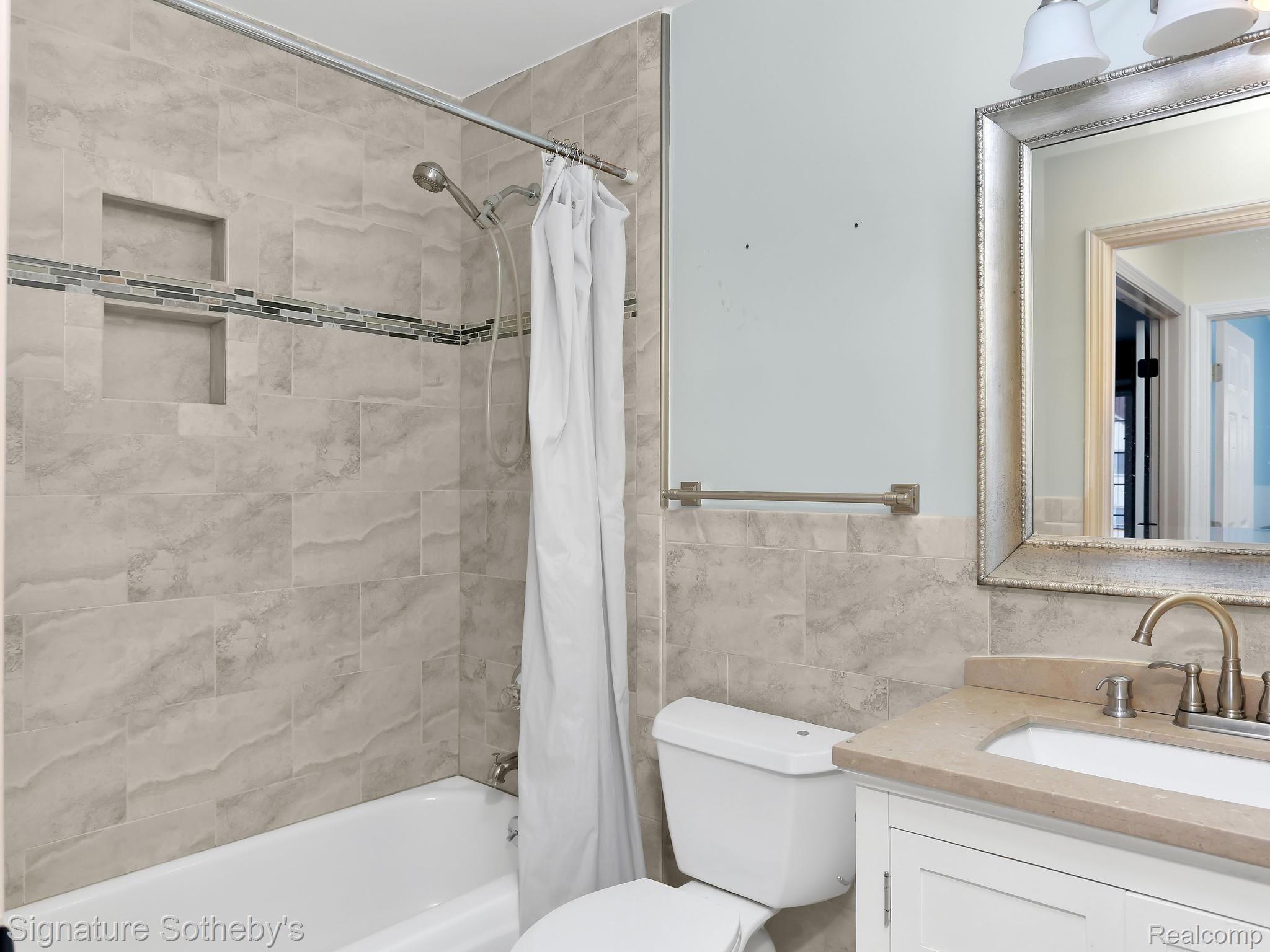 2601 Brilliance Rochester, MI 48309 - Photo 22 of 28 2601 Brilliance Rochester-018-019-2601 Brilliance00018-MLS_Size.jpg