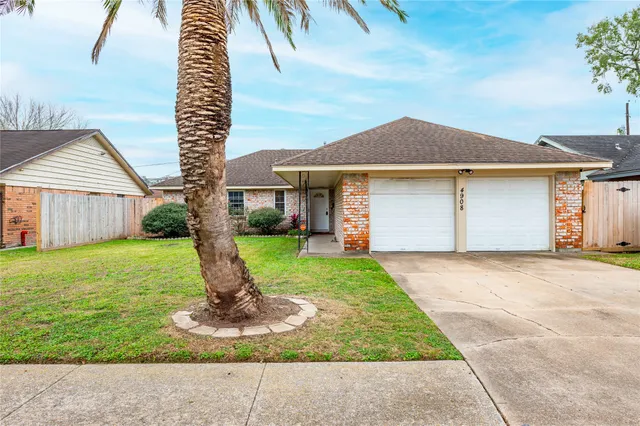 $220,000 | 4908 Holly Park Drive, Pasadena, TX 77505