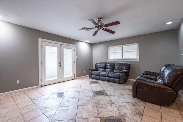 $220,000 | 4908 Holly Park Drive, Pasadena, TX 77505