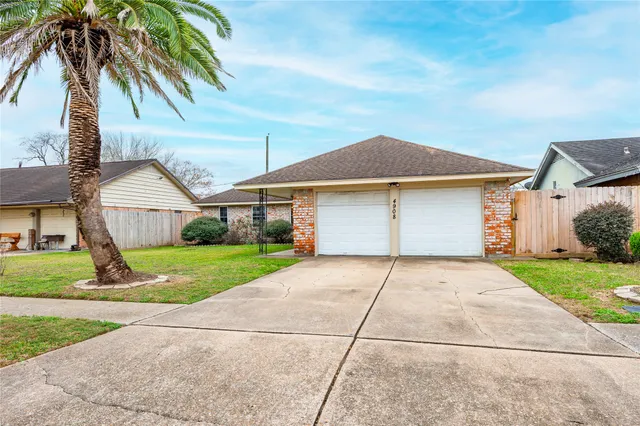 $220,000 | 4908 Holly Park Drive, Pasadena, TX 77505