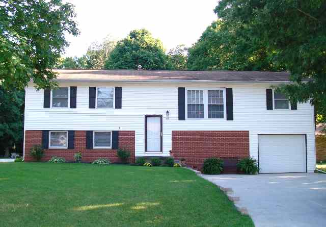 208 East Bittersweet Road Washington, IL 61571 - Photo 1 of 9 Gallery Image 1
