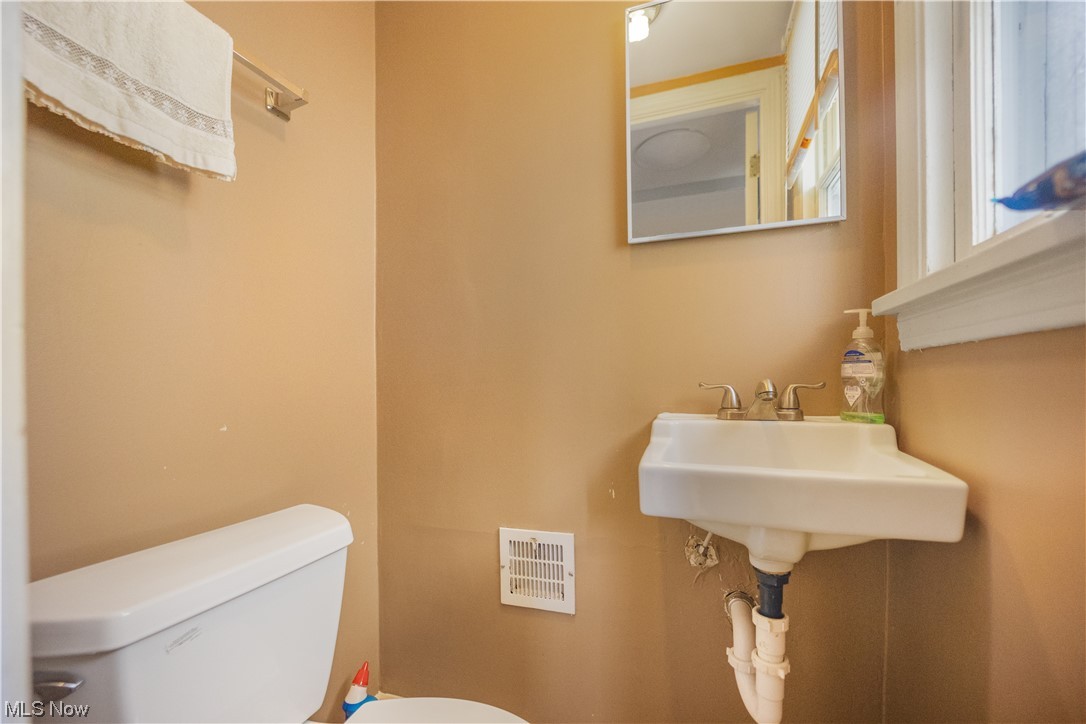 2605 Milton Road Cleveland, OH 44118 - Photo 27 of 44 Gallery Image 27