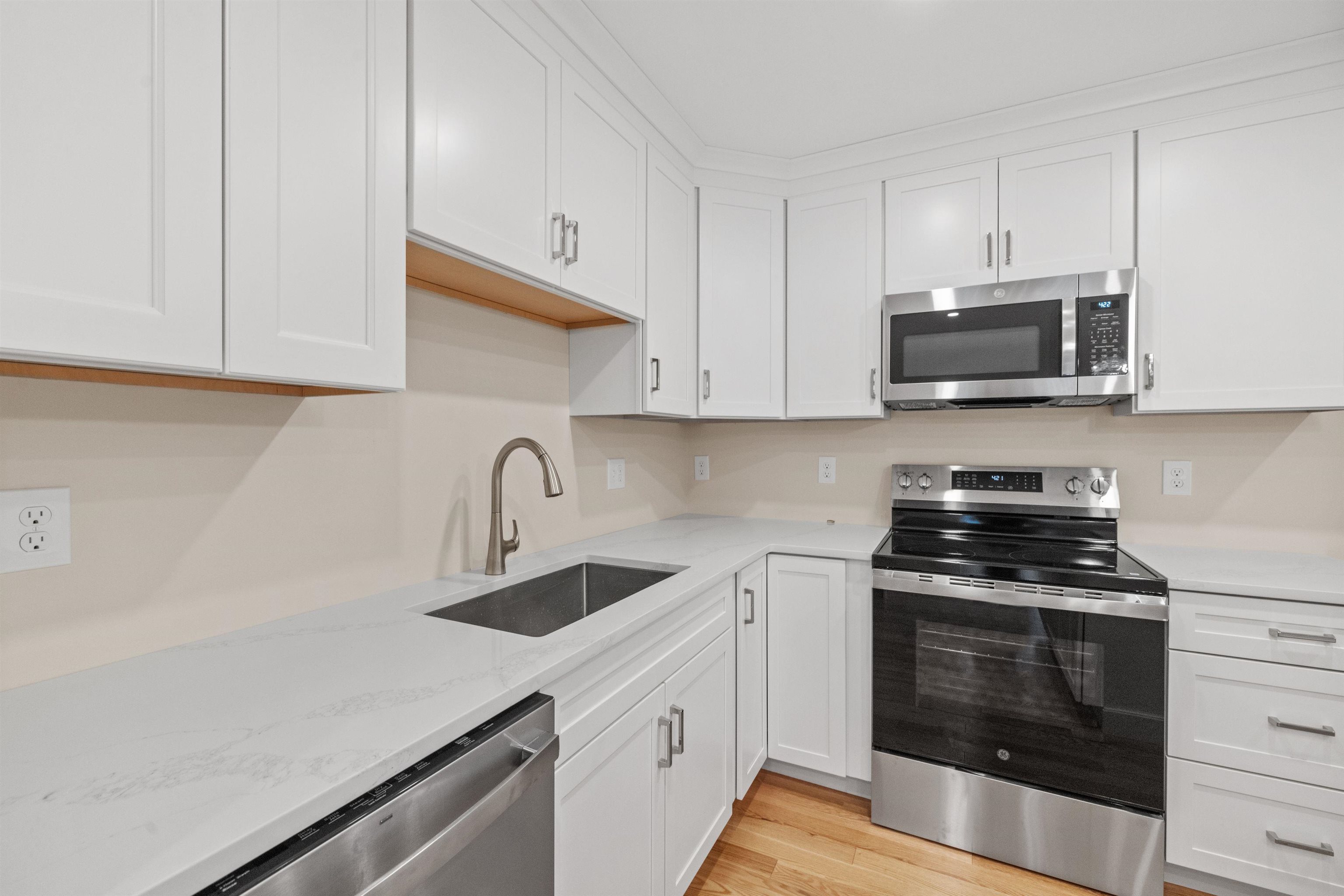 30 Gypsum Lane, Unit 29 Chester, NH 03036 - Photo 7 of 30