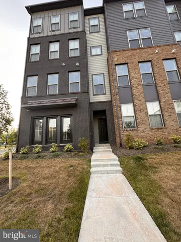 $3,475 | 45908 Swallow Terrace, Sterling, VA 20165