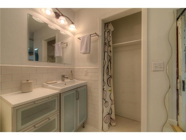 304 East 33rd Street, Unit 2 Austin, TX 78705 - Photo 2 of 12 a bathroom with a sink and a mirror