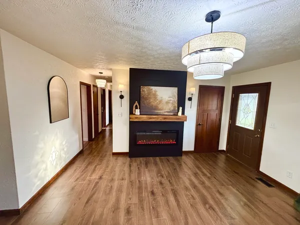 $215,000 | 112 Donoho Drive, Salem, IL 62881