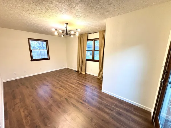 $215,000 | 112 Donoho Drive, Salem, IL 62881