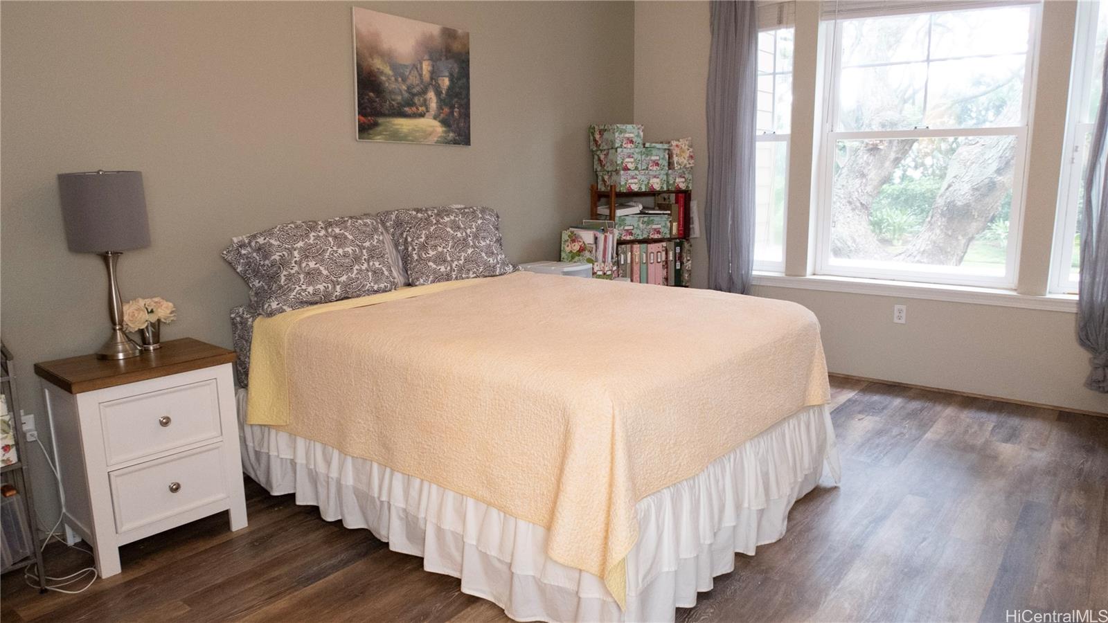 520 Lunalilo Home Road, Unit 7107 Honolulu, HI 96825 - Photo 10 of 21 a bedroom with a bed and a window