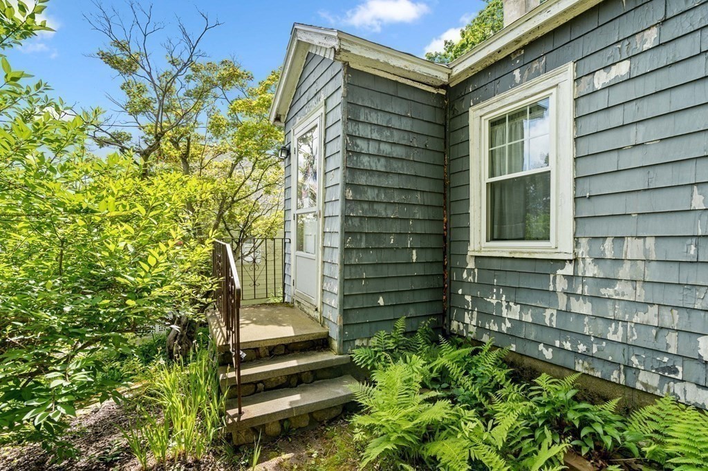 37 Maplewood Avenue Methuen, MA 01844 - Photo 18 of 21