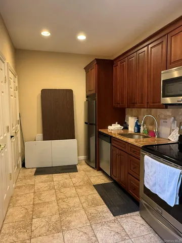 $749,000 | 84 Kristin Lane, Hauppauge, NY 11788