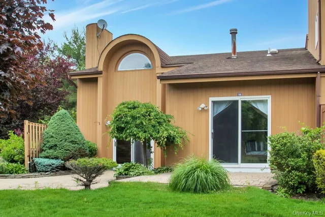 $749,000 | 84 Kristin Lane, Hauppauge, NY 11788