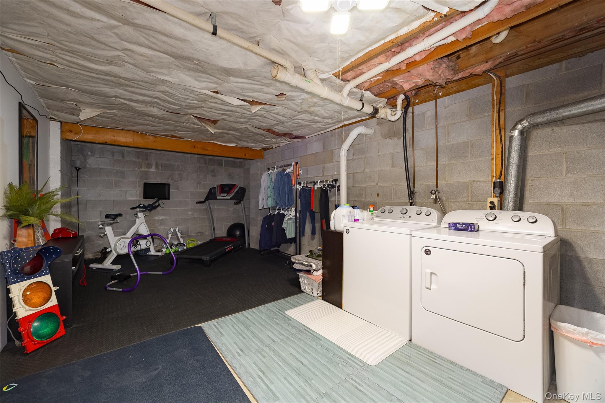 178 Overlook Road Poughkeepsie, NY 12603 - Photo 29 of 30 a utility room with dryer and washer