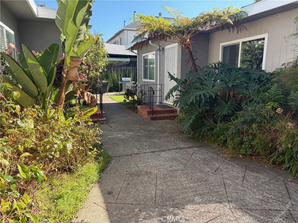 4806 Clarke Street, Unit 2 Oakland, CA 94609 - Photo 12 of 13 a view of a house with a patio