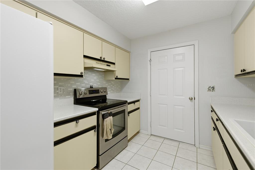 10689 Southeast 174th Loop Summerfield, FL 34491 - Photo 21 of 45 a kitchen with stainless steel appliances a sink stove and cabinets