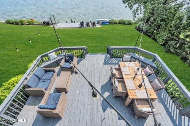 a view of a garden with a tree