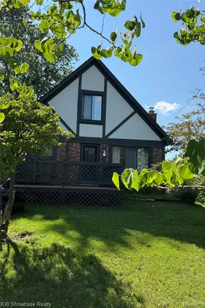 $295,000 | 2441 Amelia Drive, Highland, MI 48356