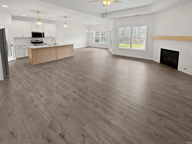 $400,000 | 2025 Briar Meadows Drive, Unit 1, Evansville, IN 47711