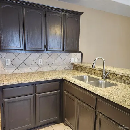 $1,300 | 702 Jade Street, Unit B, Edinburg, TX 78541