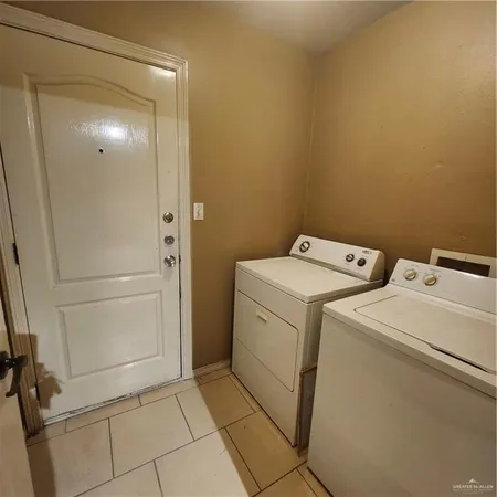 $1,300 | 702 Jade Street, Unit B, Edinburg, TX 78541