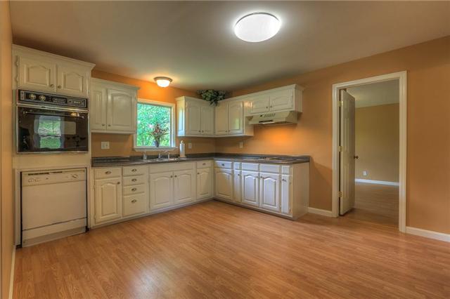 5088 Mt View Road Antioch, TN 37013 - Photo 4 of 13 This kitchen is huge and has ample storage, and an eat-in area!