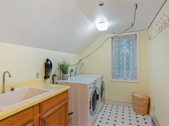 $1,150,000 | 66 Dunder Road, Burlington, VT 05401