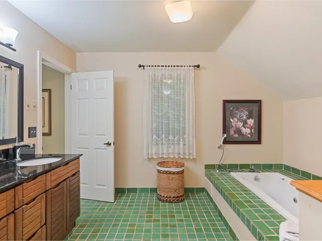 $1,150,000 | 66 Dunder Road, Burlington, VT 05401