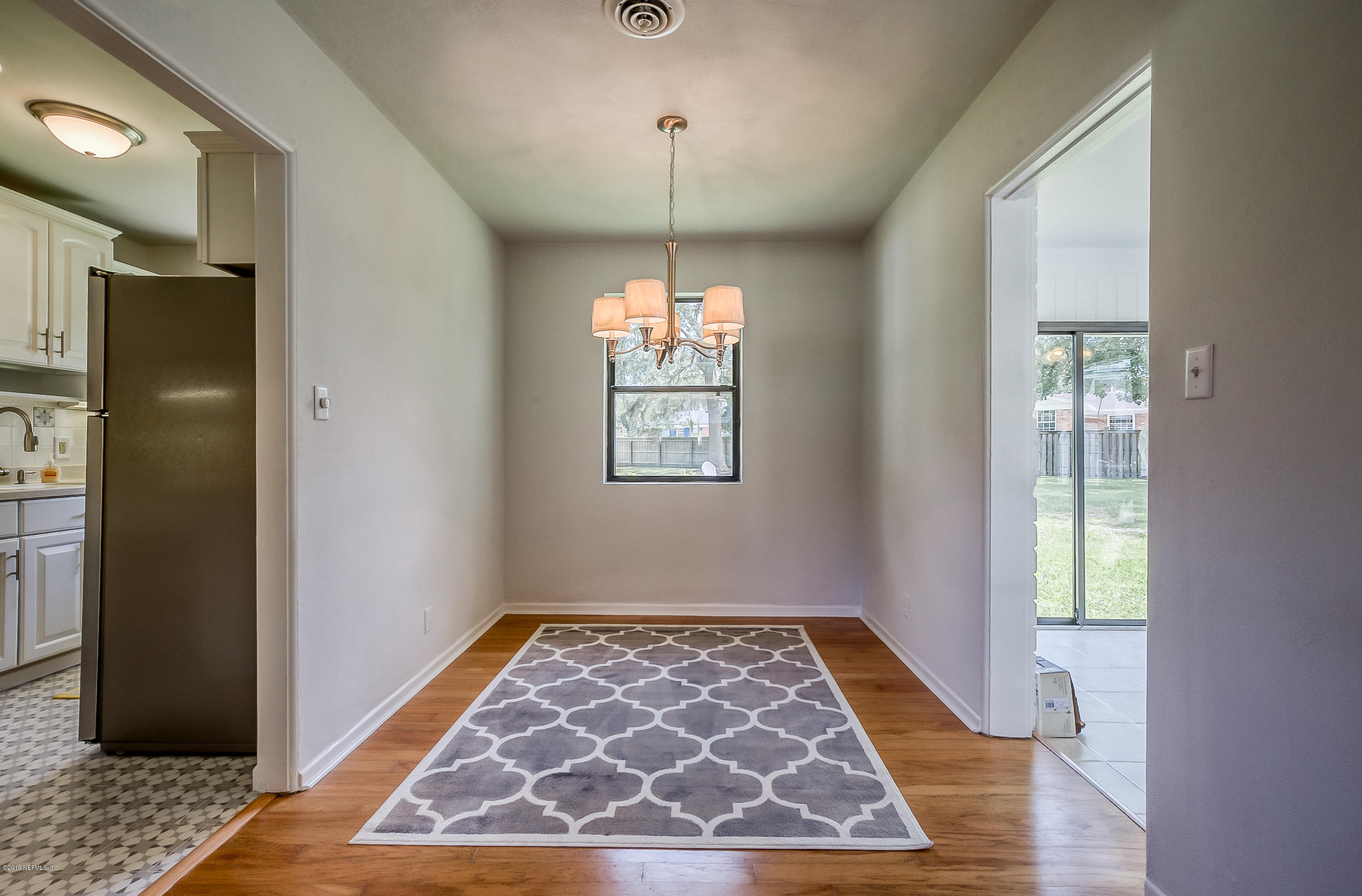 4548 Milstead Road Jacksonville, FL 32210 - Photo 20 of 37 a picture of window